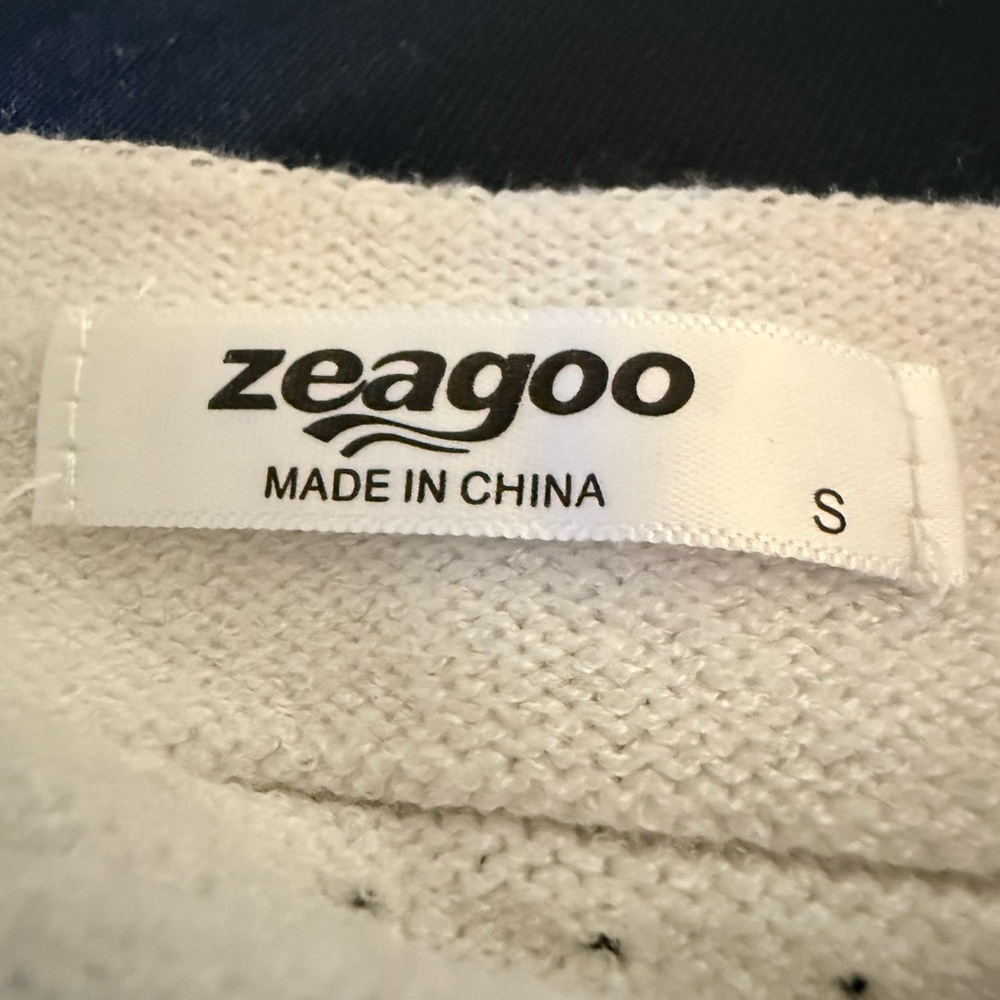 Zeagoo Women's Sweater with Black, Green, and Tan Stripes - Picture 4 of 4